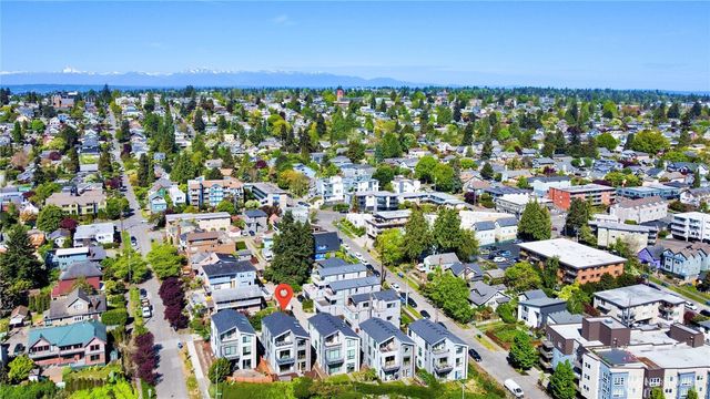 7107 Aurora Avenue N, Seattle, WA 98103