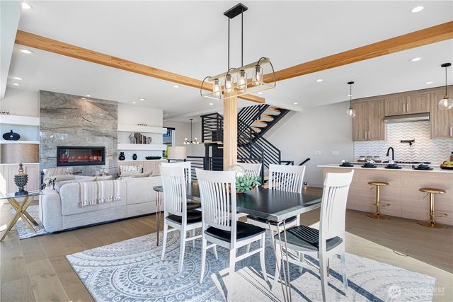 7107 Aurora Avenue N, Seattle, WA 98103