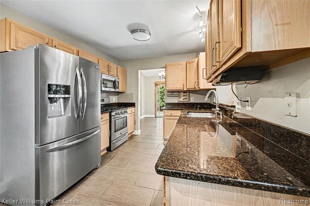 34335 Heartsworth Lane, Sterling Heights, MI 48312
