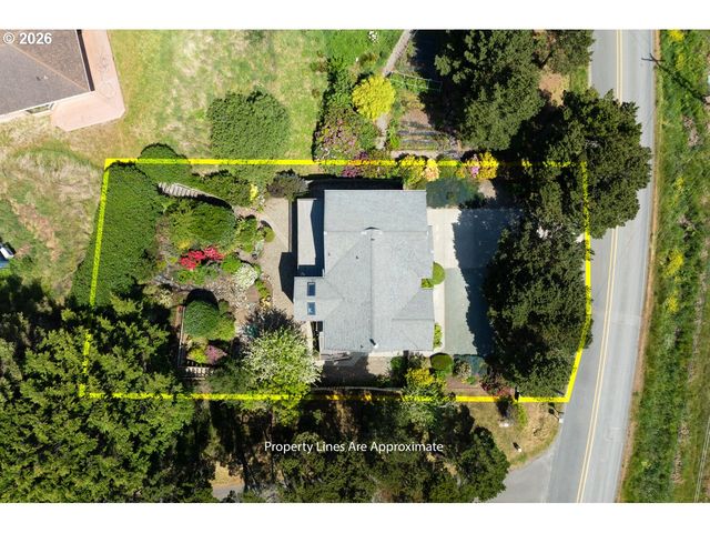 3956 BEACH LOOP Dr Sw, Bandon, OR 97411