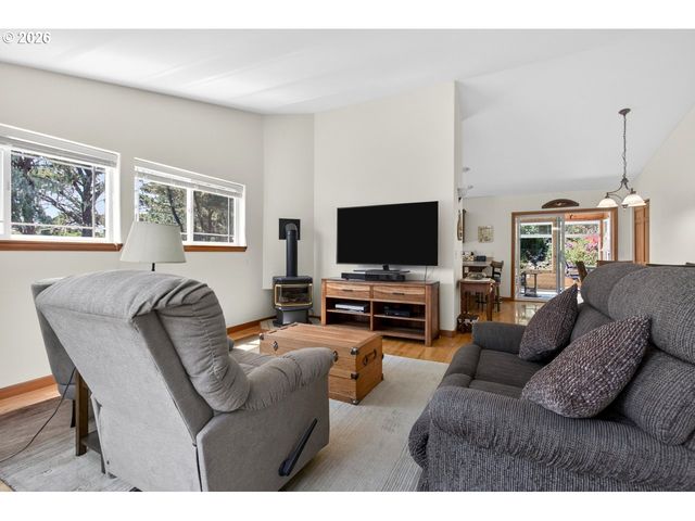 3956 BEACH LOOP Dr Sw, Bandon, OR 97411