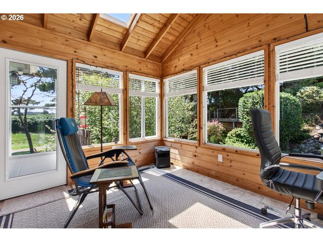 3956 BEACH LOOP Dr Sw, Bandon, OR 97411