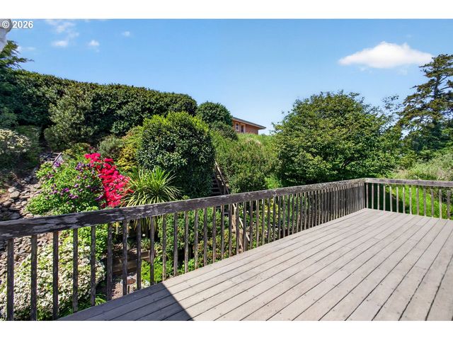 3956 BEACH LOOP Dr Sw, Bandon, OR 97411