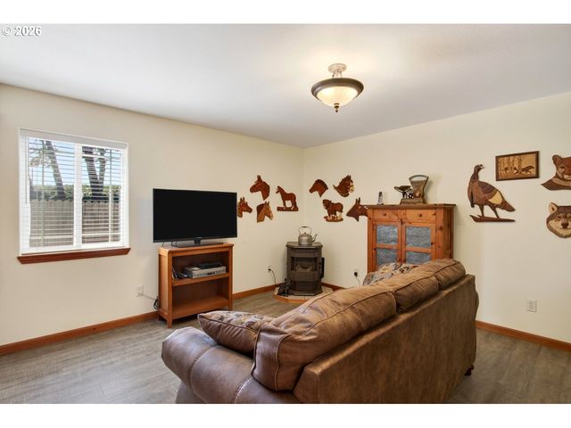 3956 BEACH LOOP Dr Sw, Bandon, OR 97411