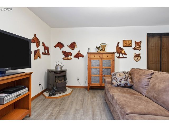 3956 BEACH LOOP Dr Sw, Bandon, OR 97411