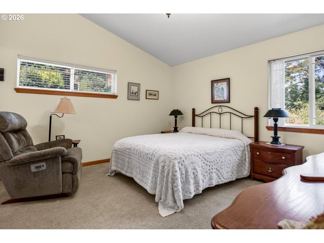 3956 BEACH LOOP Dr Sw, Bandon, OR 97411