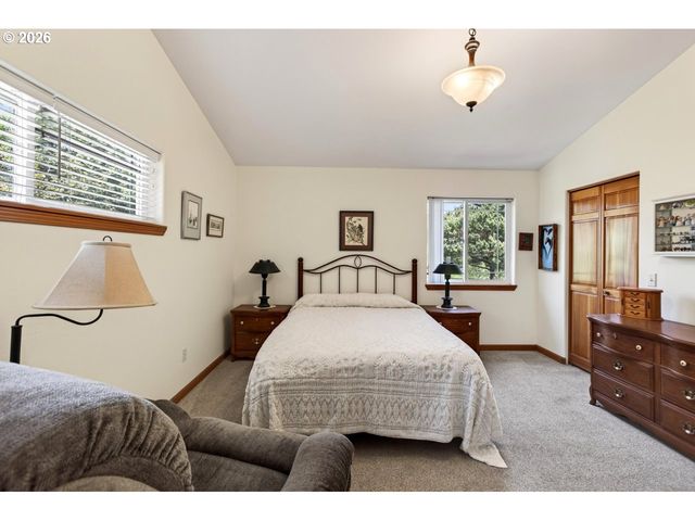 3956 BEACH LOOP Dr Sw, Bandon, OR 97411