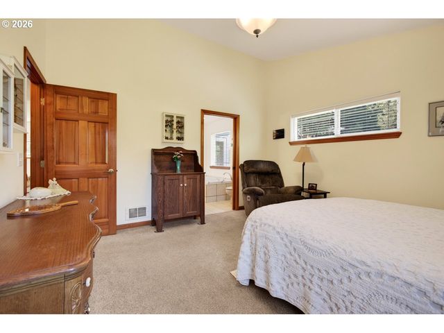 3956 BEACH LOOP Dr Sw, Bandon, OR 97411