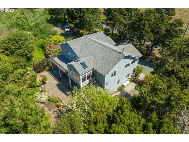 3956 BEACH LOOP Dr Sw, Bandon, OR 97411