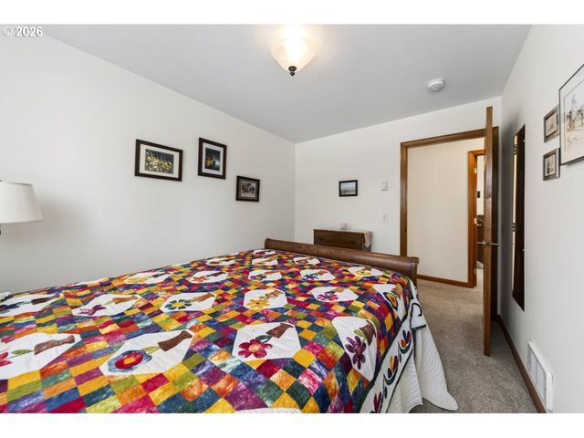 3956 BEACH LOOP Dr Sw, Bandon, OR 97411
