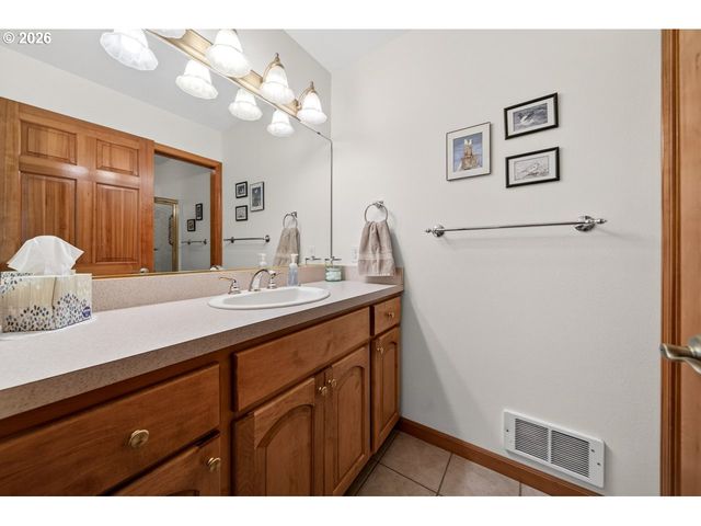 3956 BEACH LOOP Dr Sw, Bandon, OR 97411