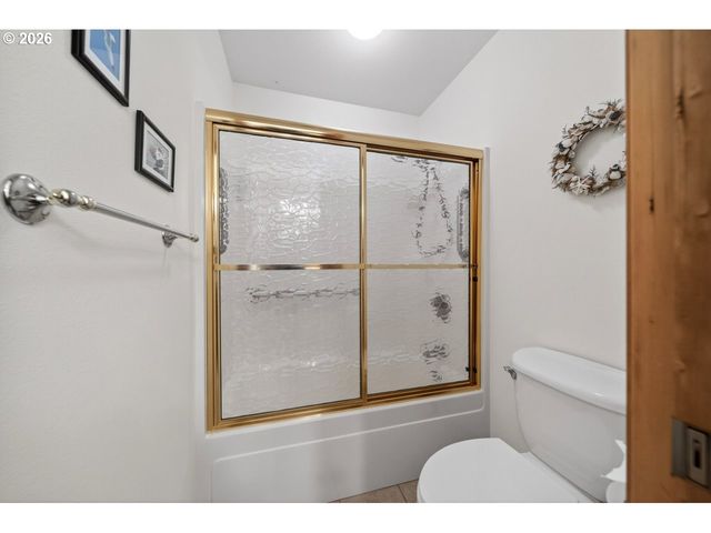 3956 BEACH LOOP Dr Sw, Bandon, OR 97411