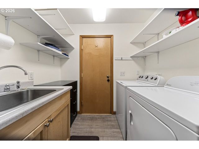 3956 BEACH LOOP Dr Sw, Bandon, OR 97411