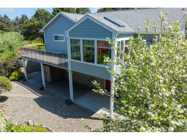 3956 BEACH LOOP Dr Sw, Bandon, OR 97411