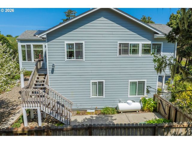 3956 BEACH LOOP Dr Sw, Bandon, OR 97411