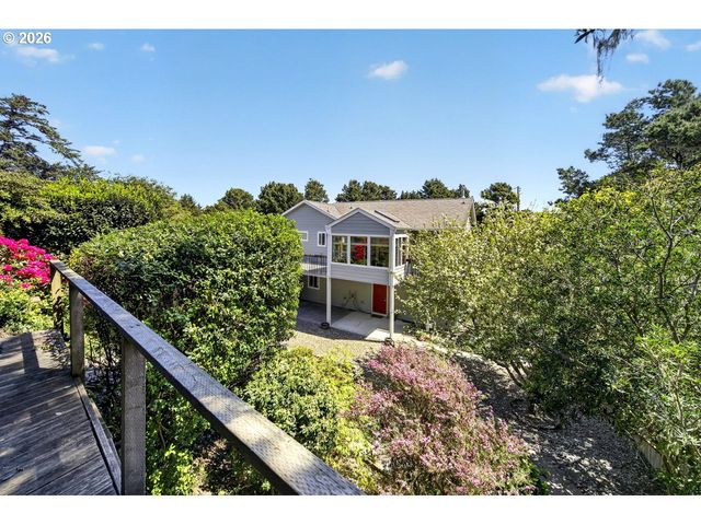 3956 BEACH LOOP Dr Sw, Bandon, OR 97411