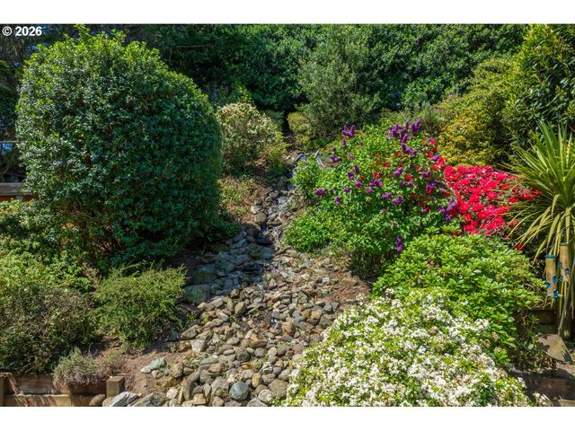 3956 BEACH LOOP Dr Sw, Bandon, OR 97411