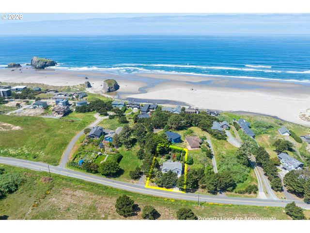 3956 BEACH LOOP Dr Sw, Bandon, OR 97411