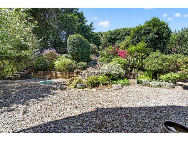 3956 BEACH LOOP Dr Sw, Bandon, OR 97411