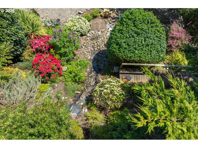 3956 BEACH LOOP Dr Sw, Bandon, OR 97411