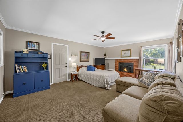 425 Red Fox Road SE, Cedar Rapids, IA 52403