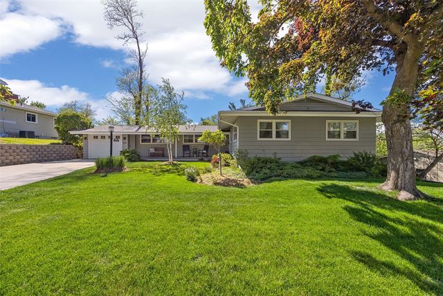 425 Red Fox Road SE, Cedar Rapids, IA 52403