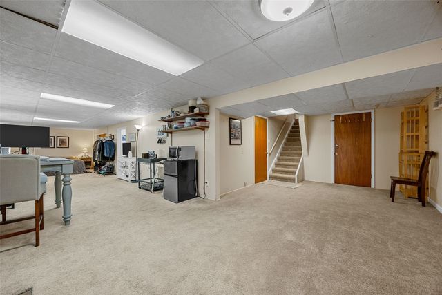 425 Red Fox Road SE, Cedar Rapids, IA 52403