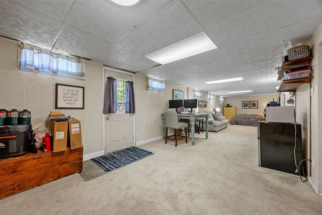 425 Red Fox Road SE, Cedar Rapids, IA 52403