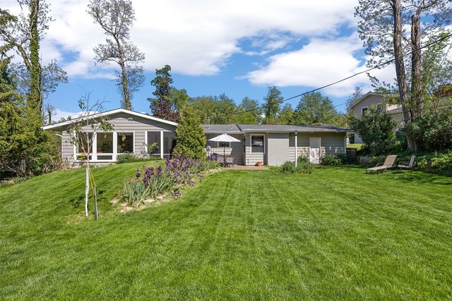 425 Red Fox Road SE, Cedar Rapids, IA 52403