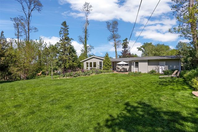 425 Red Fox Road SE, Cedar Rapids, IA 52403