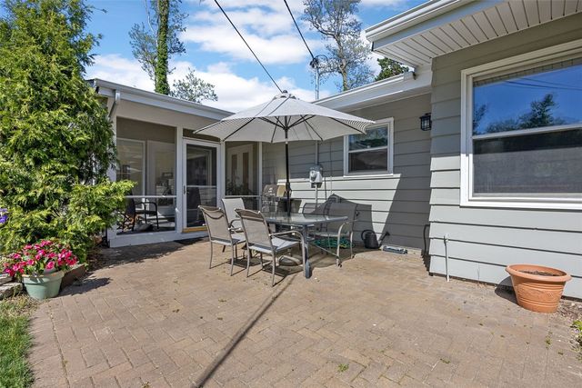 425 Red Fox Road SE, Cedar Rapids, IA 52403