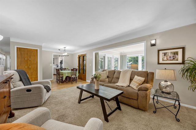 425 Red Fox Road SE, Cedar Rapids, IA 52403