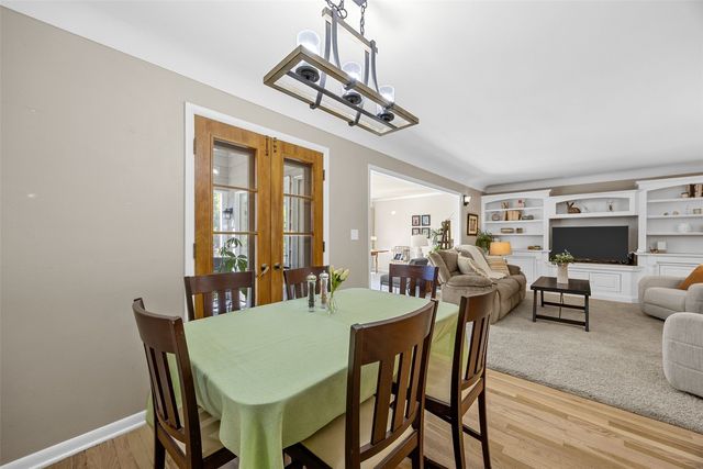 425 Red Fox Road SE, Cedar Rapids, IA 52403