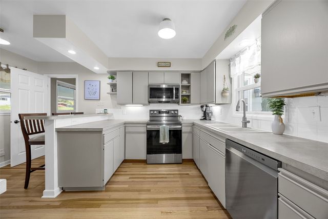 425 Red Fox Road SE, Cedar Rapids, IA 52403