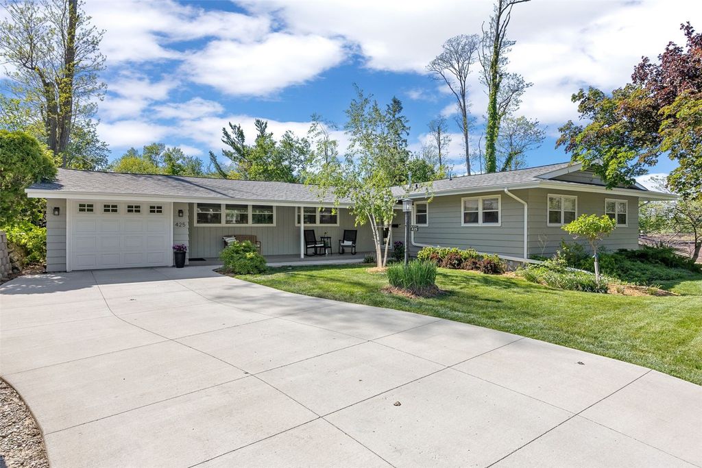 425 Red Fox Road SE, Cedar Rapids, IA 52403