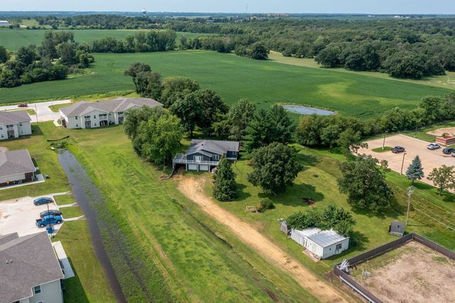 1527 11th Street, Dewitt, IA 52742