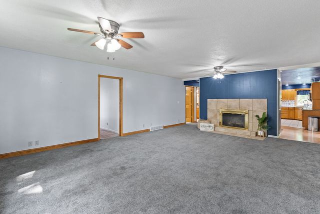 1527 11th Street, Dewitt, IA 52742