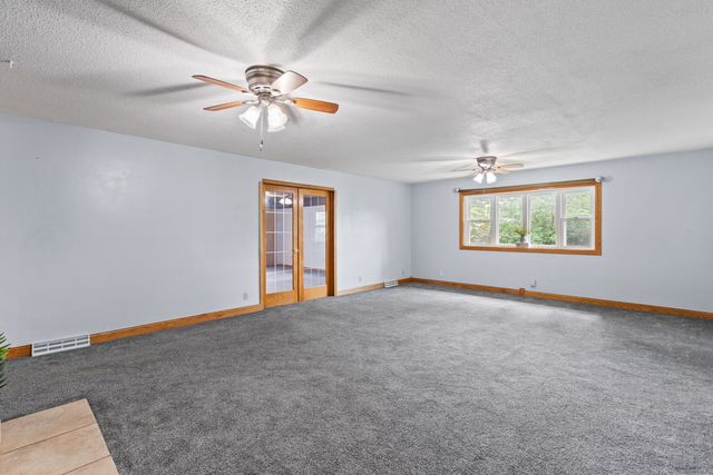 1527 11th Street, Dewitt, IA 52742