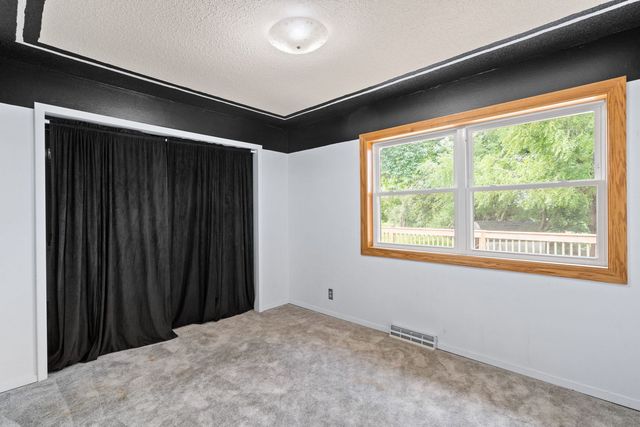 1527 11th Street, Dewitt, IA 52742