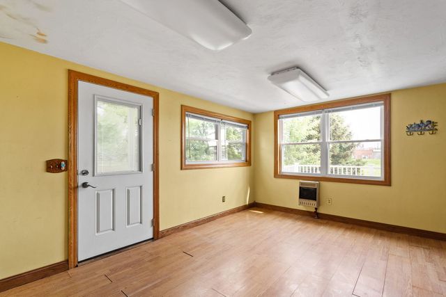 1527 11th Street, Dewitt, IA 52742