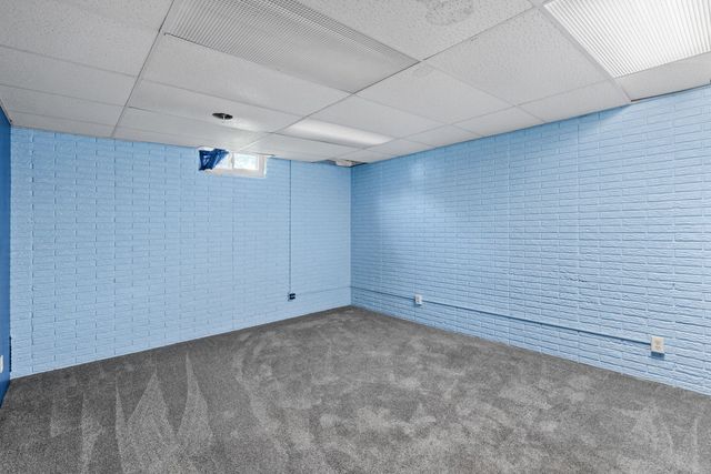 1527 11th Street, Dewitt, IA 52742