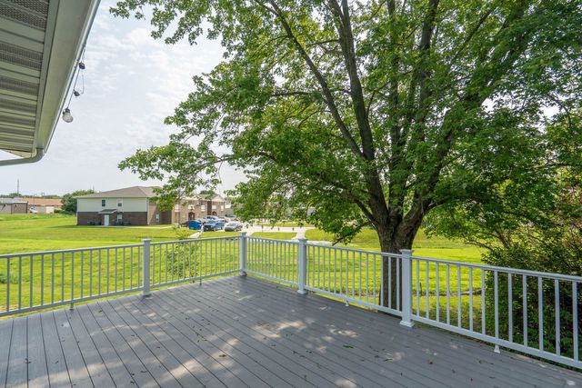 1527 11th Street, Dewitt, IA 52742