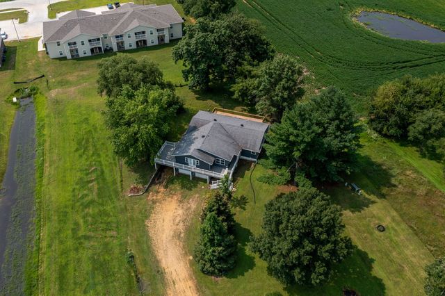 1527 11th Street, Dewitt, IA 52742