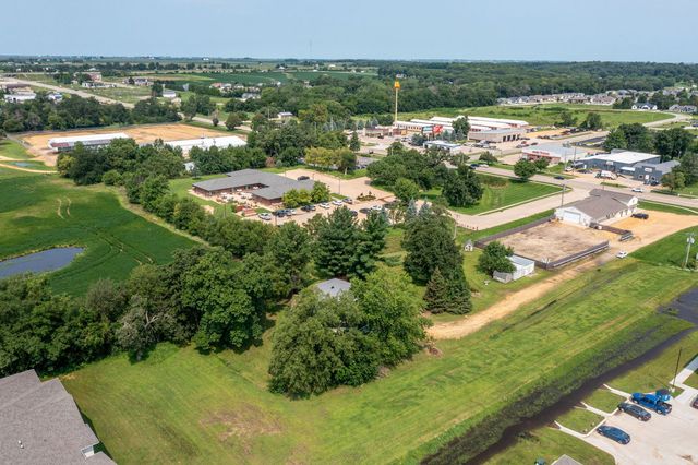 1527 11th Street, Dewitt, IA 52742