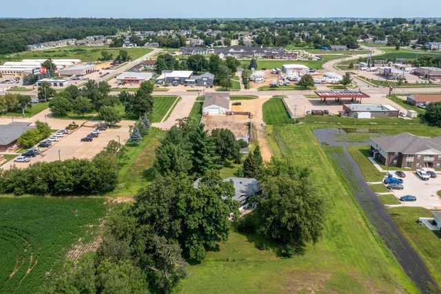 1527 11th Street, Dewitt, IA 52742