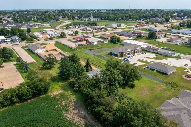 1527 11th Street, Dewitt, IA 52742