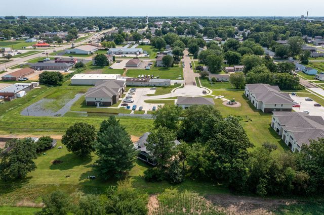 1527 11th Street, Dewitt, IA 52742