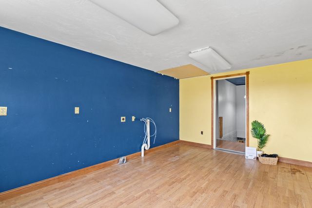 1527 11th Street, Dewitt, IA 52742