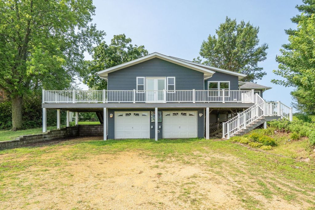 1527 11th Street, Dewitt, IA 52742