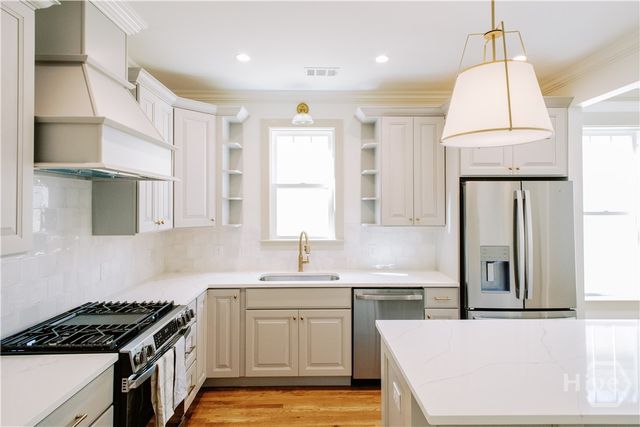 807 E 33rd, Savannah, GA 31401